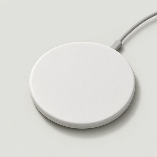 Le chargeur à induction : socle blanc mat, câble USB-C