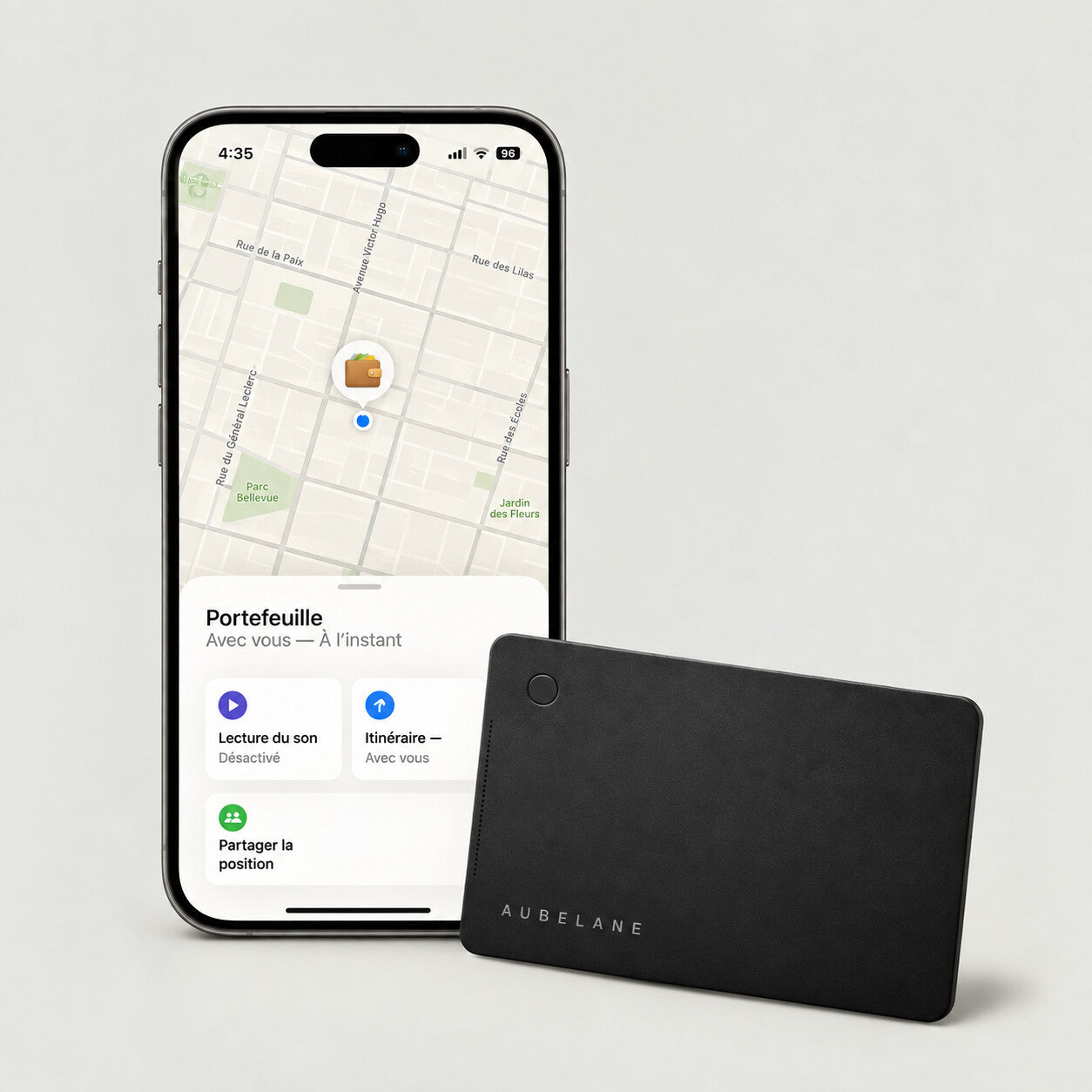 Sur l'iPhone : Portefeuille — avec vous, à l'instant. La carte Repère devant.